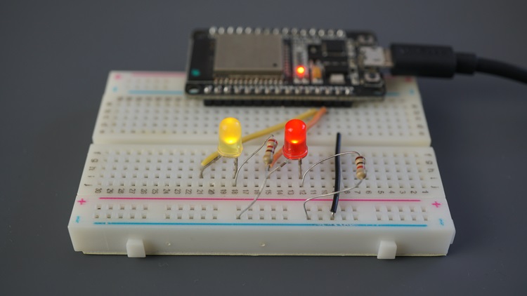 ESP32 ESP8266 мигание светодиодов с разной частотой