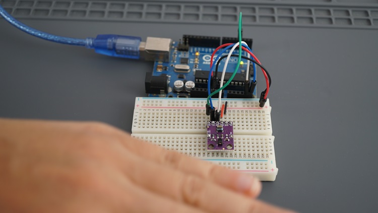 Arduino с APDS9960 — тестирование распознавания жестов