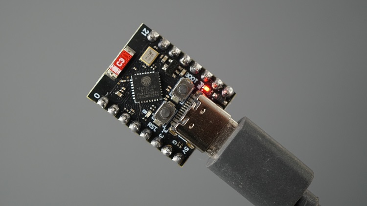 ESP32-C3 Super Mini — мигание встроенного светодиода (выключен)