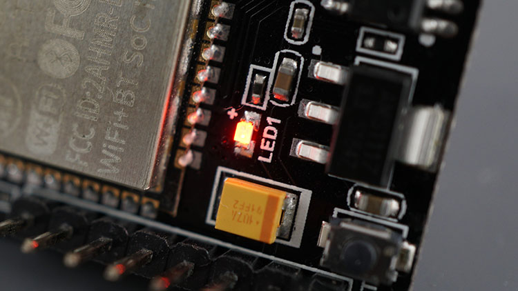 ESP32-CAM AI-Thinker встроенный красный светодиод