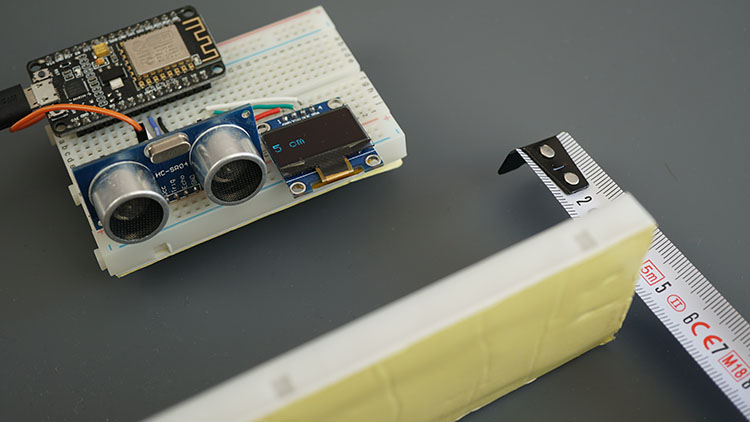 ESP8266 NodeMCU HC-SR04 ультразвуковой датчик с OLED-дисплеем -- демонстрация