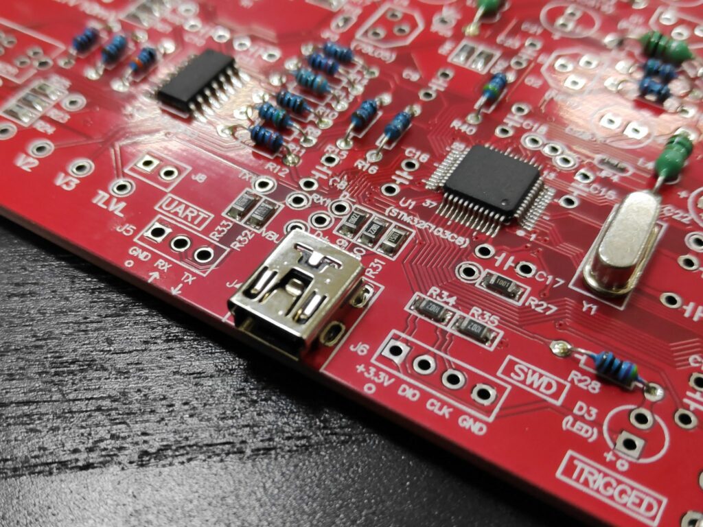 Разъём Mini-USB на плате DSO138