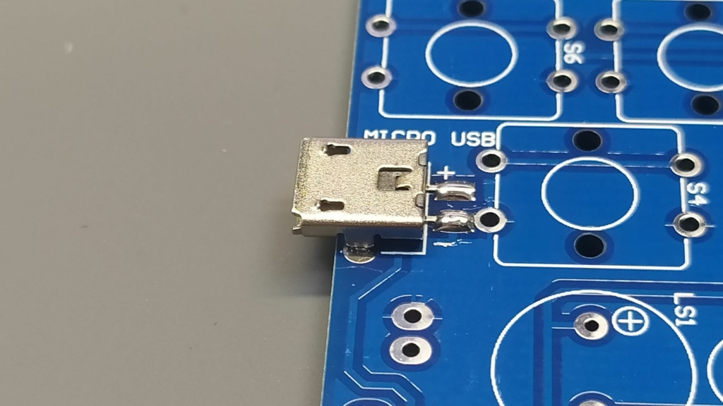 Установка разъёма Micro USB для питания