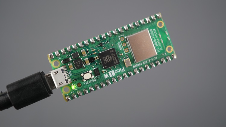 Встроенный светодиод Raspberry Pi Pico W — включен