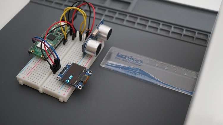 Raspberry Pi Pico с ультразвуковым датчиком — отображение расстояния на OLED-дисплее