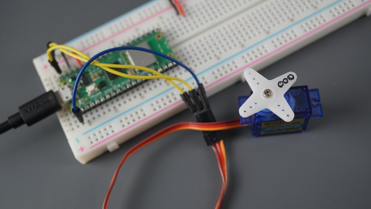 Управление сервоприводом с помощью Raspberry Pi Pico