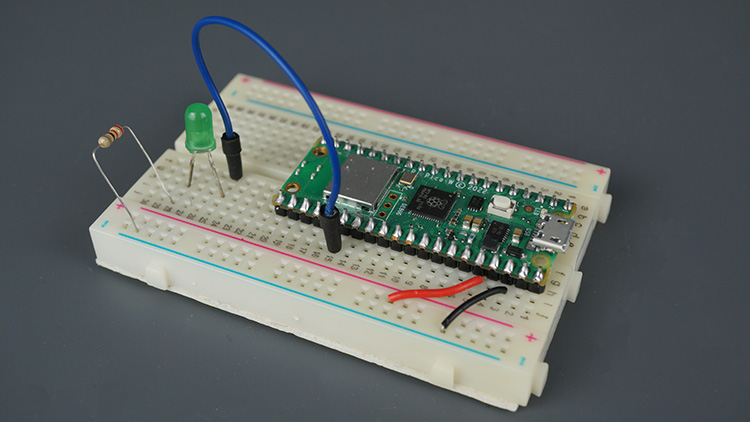Raspberry Pi Pico со светодиодом на макетной плате