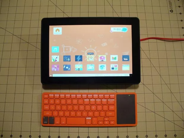 Компьютерный комплект Kano — рабочий стол