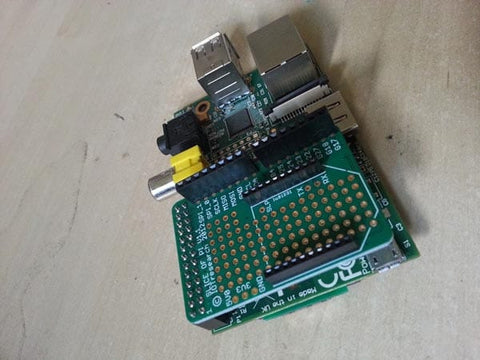 Slice of Pi подключена к Raspberry Pi