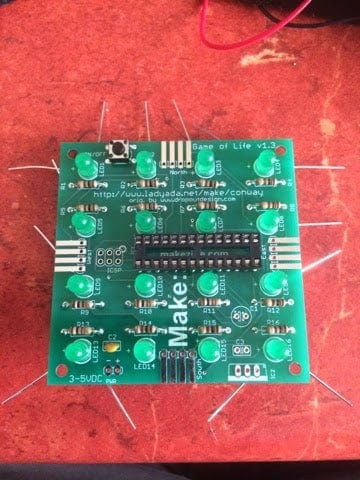 Кнопка и конденсатор на плате