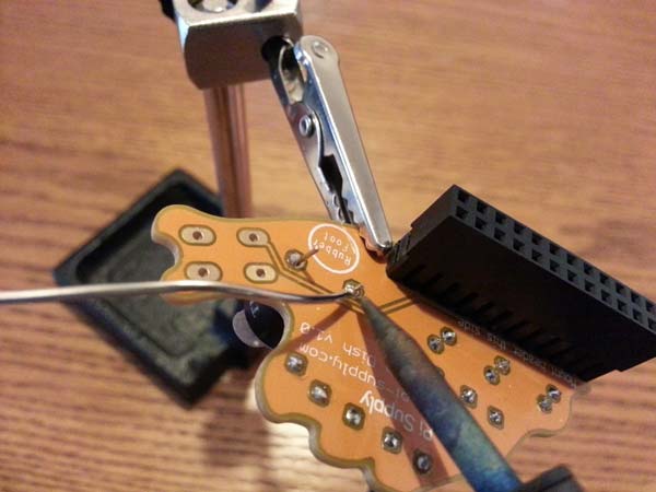 Сборка Fish Dish — пайка зуммера