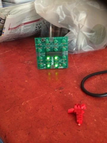 Провода, закреплённые изолентой