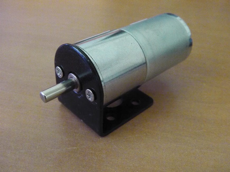 Крепление прикручено к мотору болтами M3