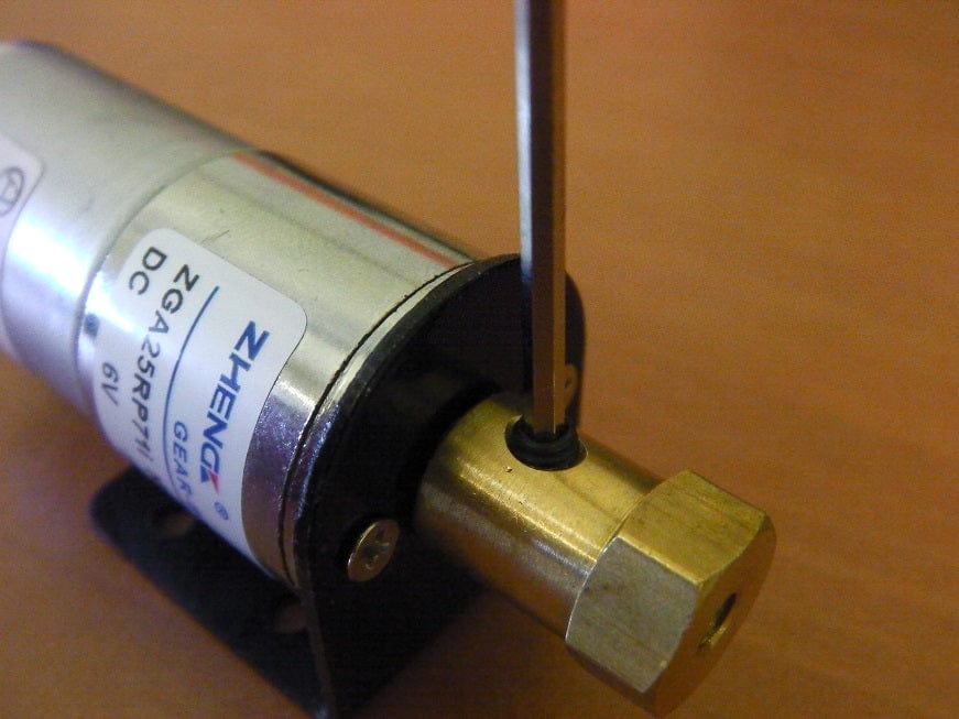 Муфта зафиксирована установочными винтами M4