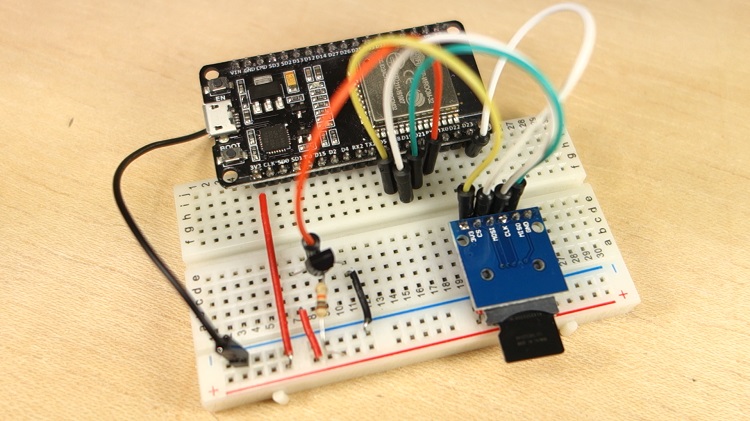 Фото собранной схемы ESP32 с модулем MicroSD карт