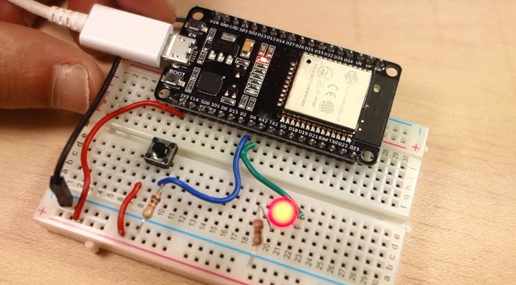 Демонстрация сохранения последнего состояния в flash-памяти ESP32