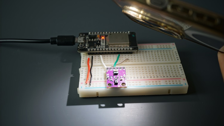 ESP32 APDS9960 - тестирование датчика освещения