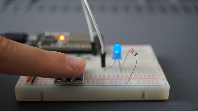 ESP32 APDS9960 - тестирование датчика приближения