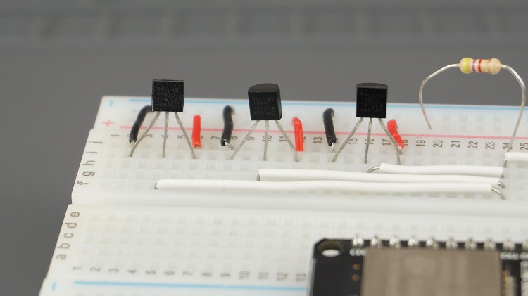 Несколько датчиков температуры DS18B20 OneWire с ESP32 и Arduino IDE