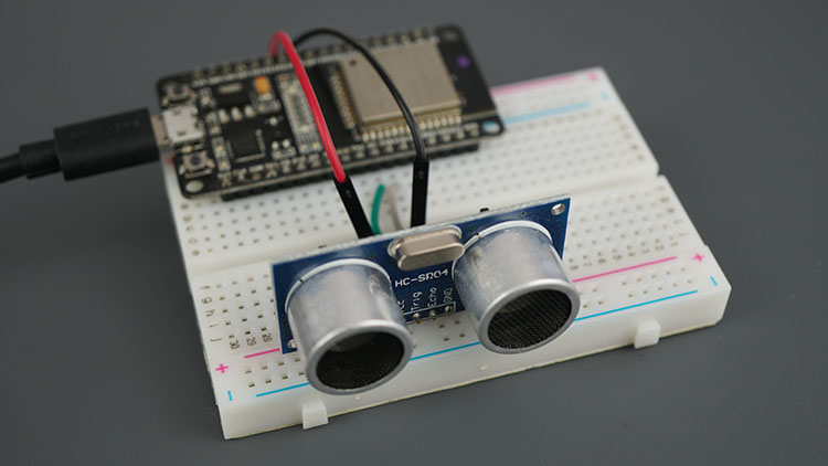 Демонстрация работы ESP32 с ультразвуковым датчиком HC-SR04