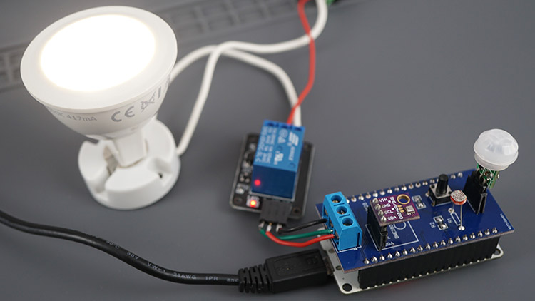 Демонстрация схемы ESP32 IoT Sensor Shield на макетной плате