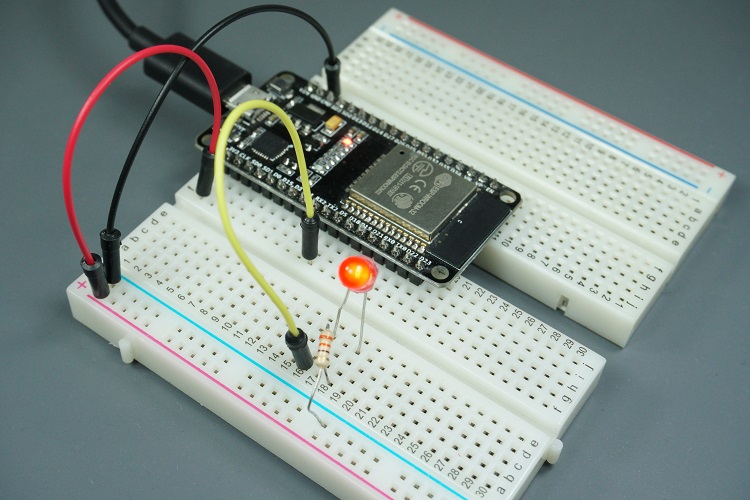 ESP32/ESP8266 PWM с MicroPython — плавное изменение яркости светодиода