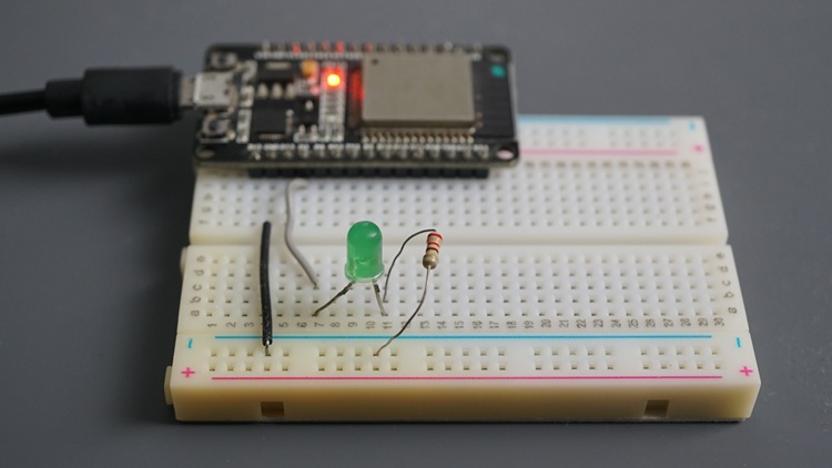 ESP32 мигающий светодиод (выключен)