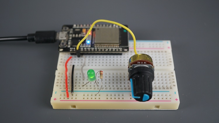 ESP32 со светодиодом и потенциометром