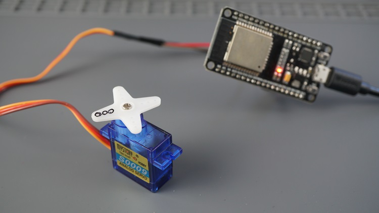 ESP32 с сервомотором