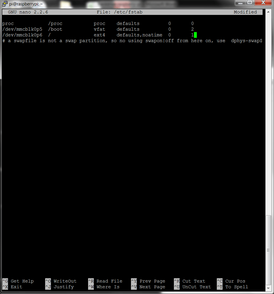 Содержимое файла fstab в редакторе nano