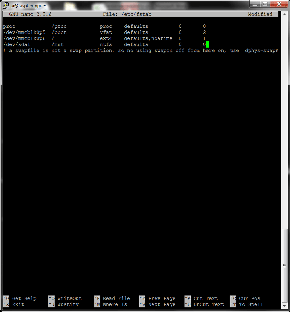 Файл fstab с добавленной строкой для автомонтирования