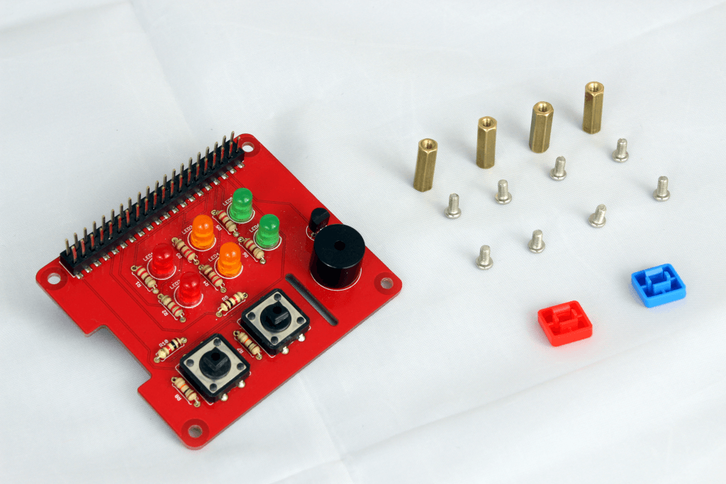 Комплектация Jam Hat — латунные стойки, винты и колпачки для кнопок