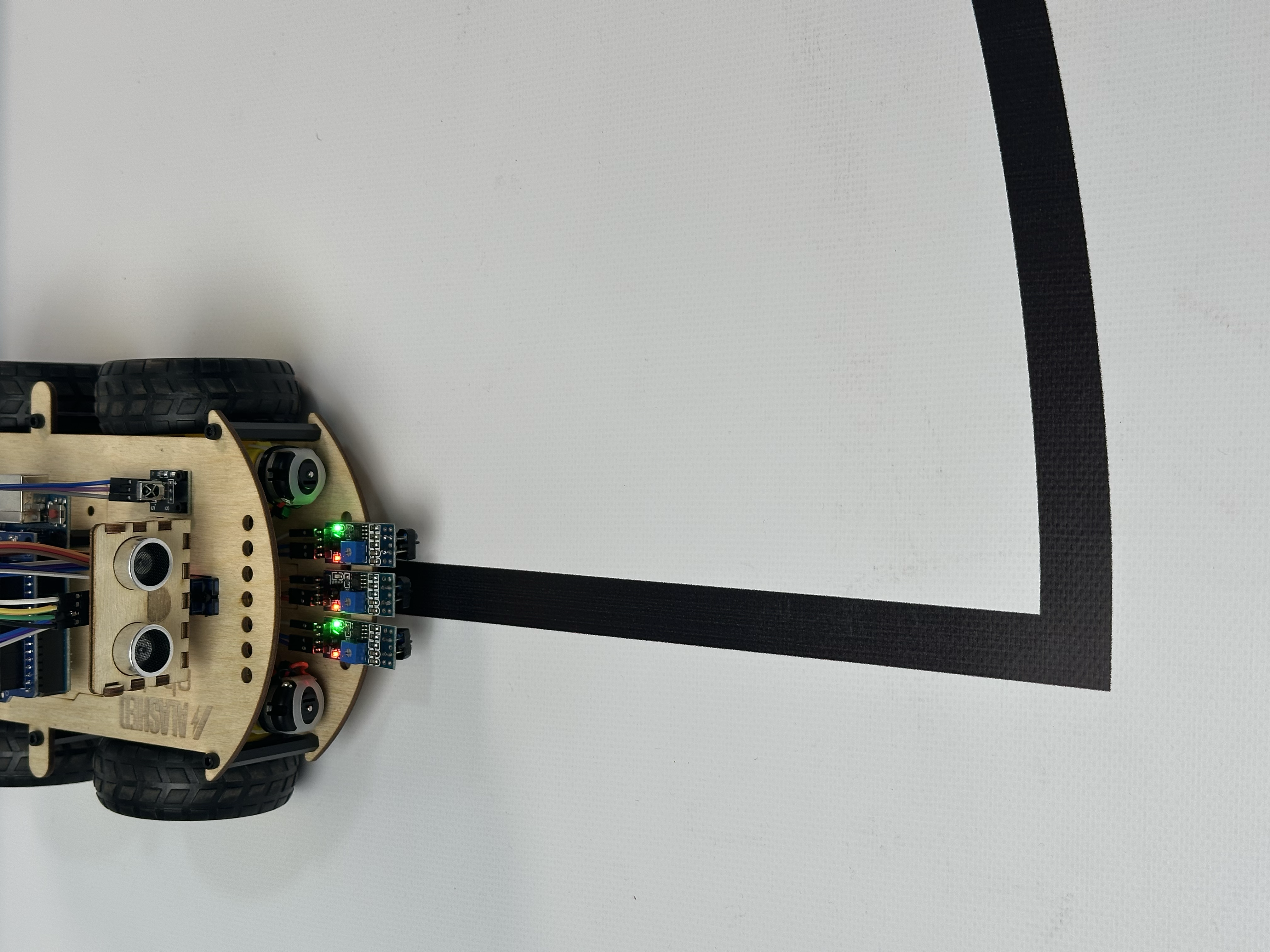 Робот Фобо следует по линии