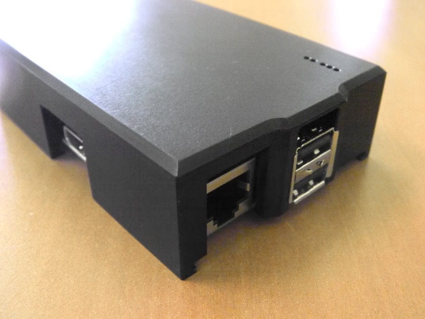 Верхняя часть корпуса на Raspberry Pi — вид сбоку