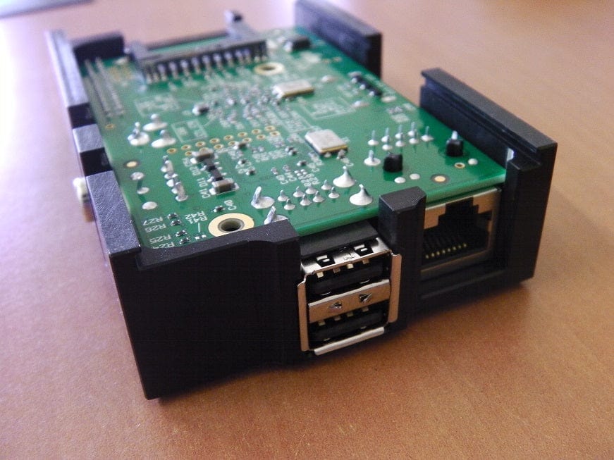 Raspberry Pi в перевёрнутом корпусе — установка до упора