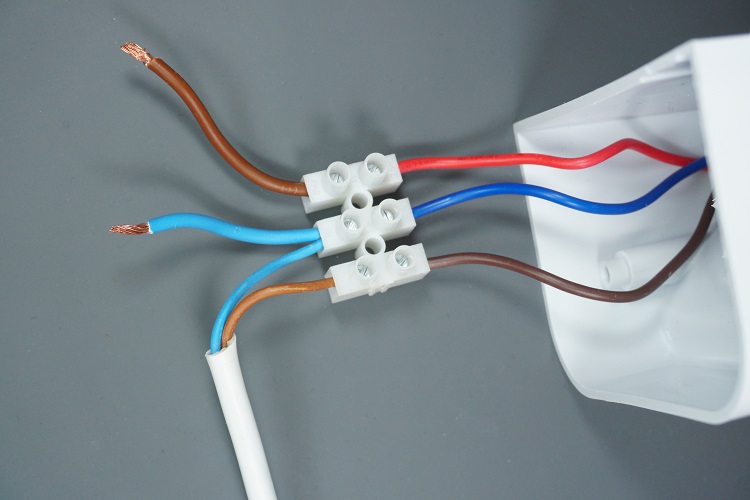 Подключение проводов датчика движения