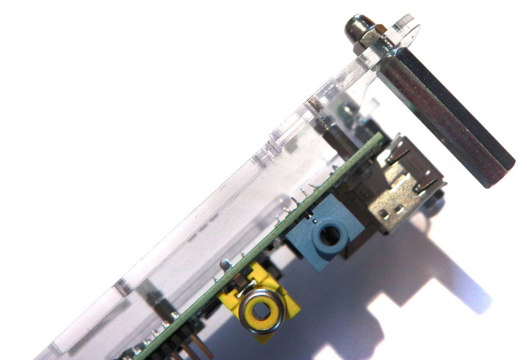 Шаг 3 — установка стоек и куполообразных гаек (вид сверху)