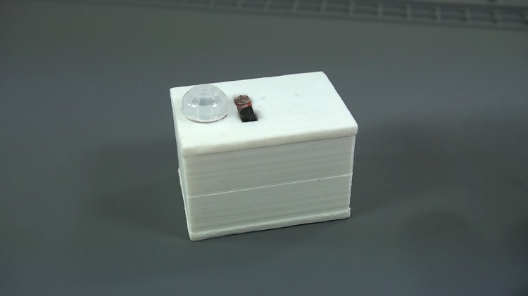 Мультисенсорный шилд в корпусе