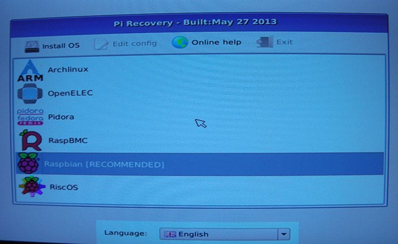 Выбор Raspbian в NOOBS