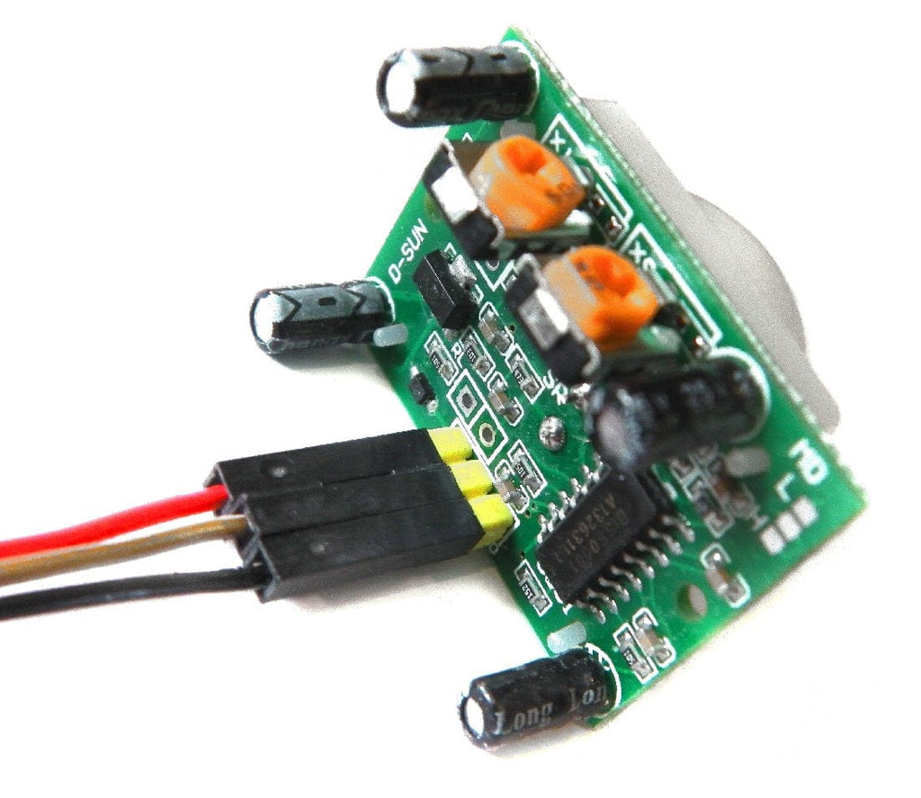 Подключение перемычек к выводам PIR-датчика