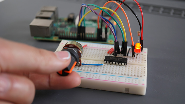 Raspberry Pi управление светодиодом с потенциометром