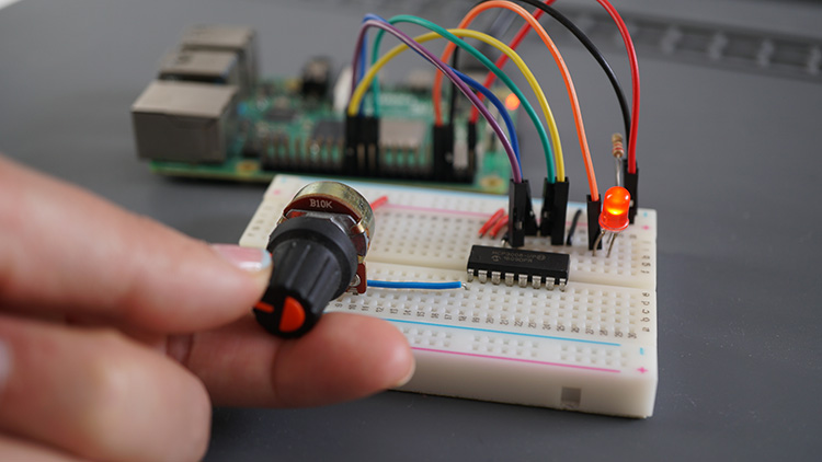 Raspberry Pi управление светодиодом с потенциометром