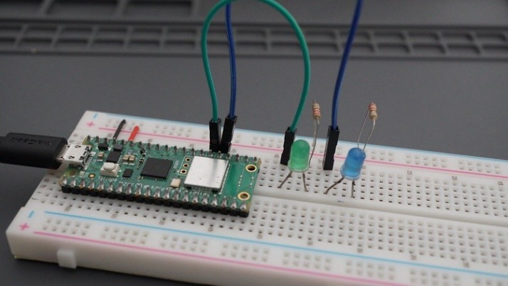 RPi Pico светодиоды мигают с разной частотой