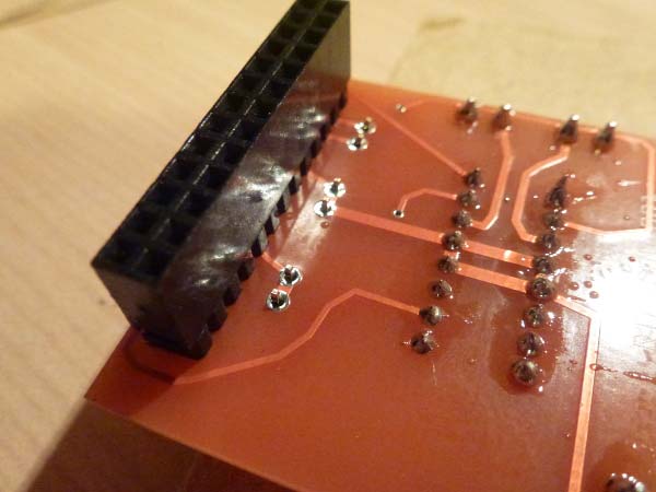 Пайка 2-контактных штыревых разъёмов — вид сверху