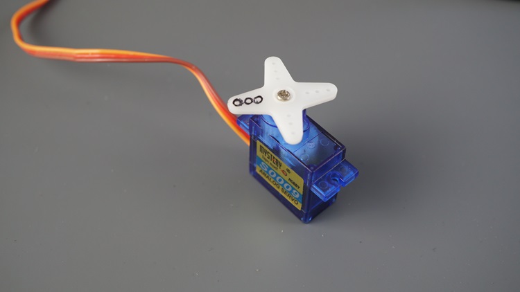 Сервомотор в первом положении