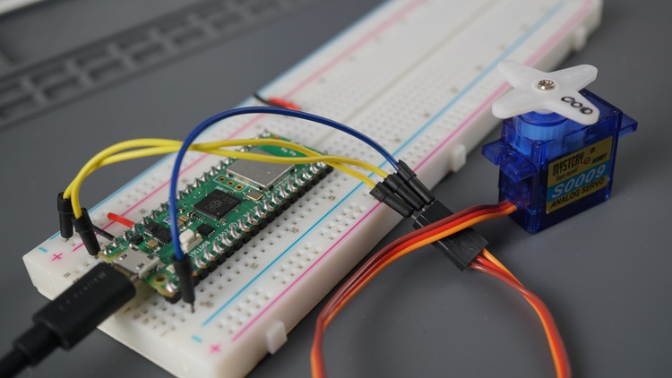 Сервопривод и Raspberry Pi Pico — необходимые компоненты