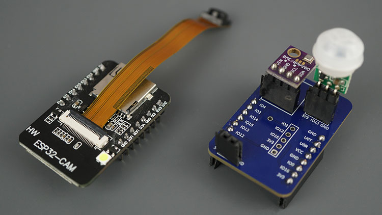 Модуль ESP32-CAM AI-Thinker с установленной платой расширения и компонентами