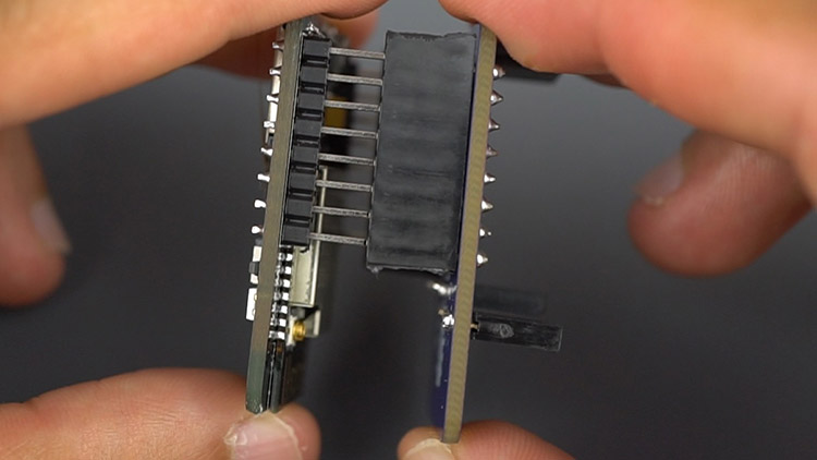 Установка PCB-платы расширения на модуль ESP32-CAM AI-Thinker