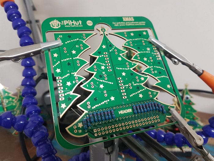 Шаг 1 — размещение резисторов на печатной плате