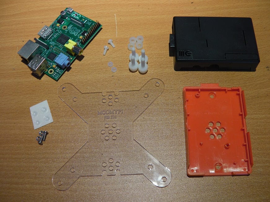 Все компоненты ModMyPi VESA Star и корпуса Raspberry Pi